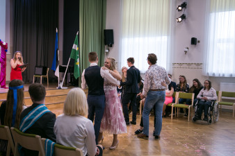 12. klasside lõpukellaaktus ja lennupulm